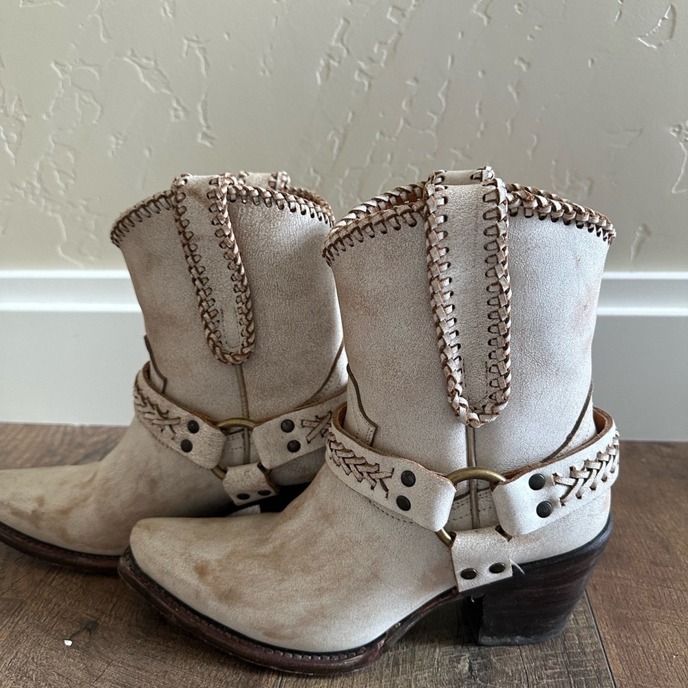Stylish Women's Ankle Boots - Tan